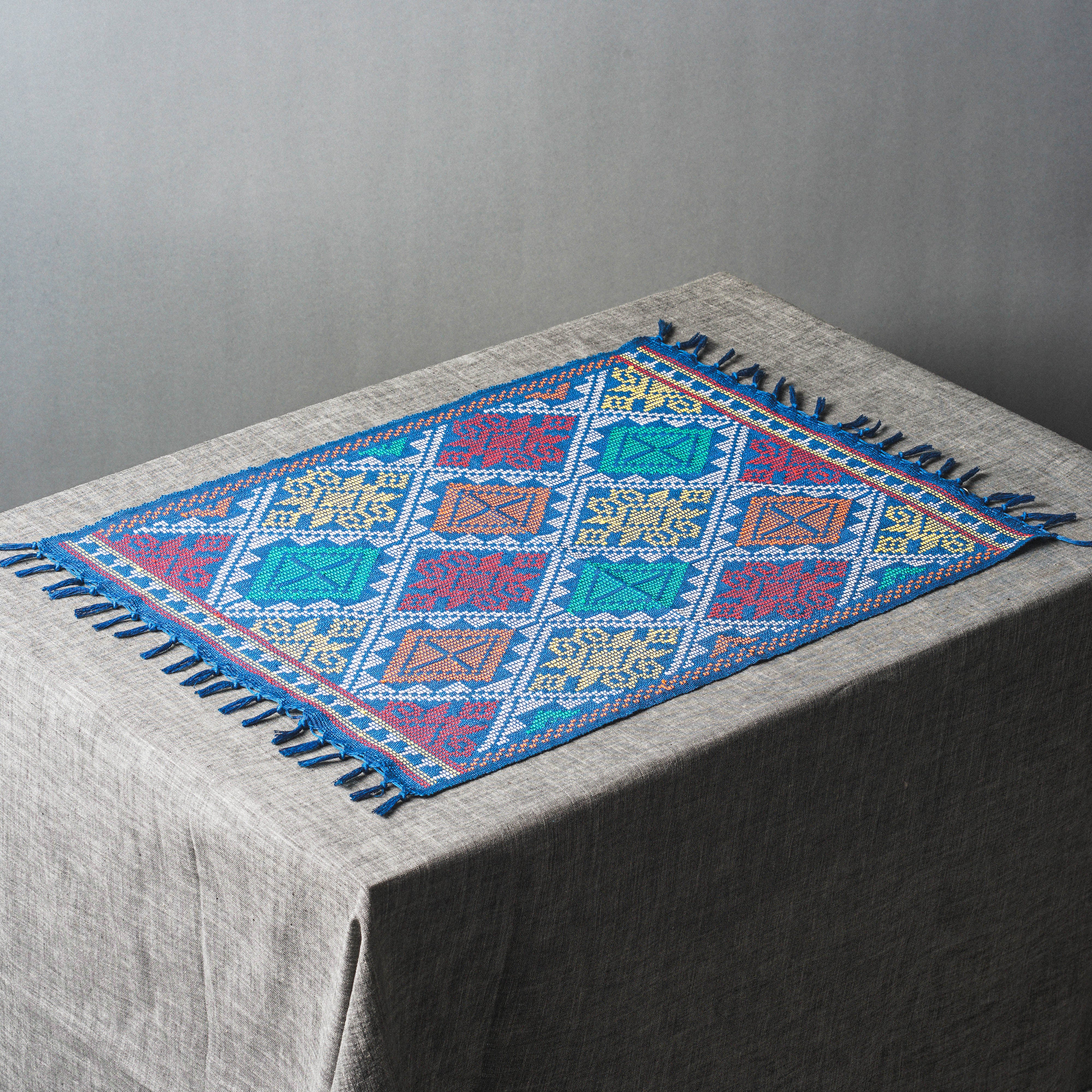 Native Textiles – TESOROS