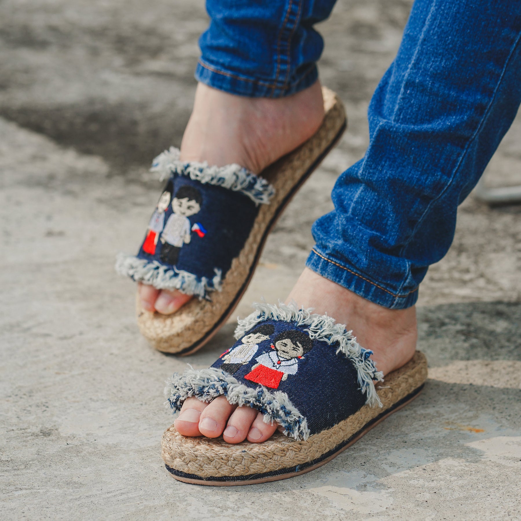 Ladies Abaca Embroidered Slippers TESOROS