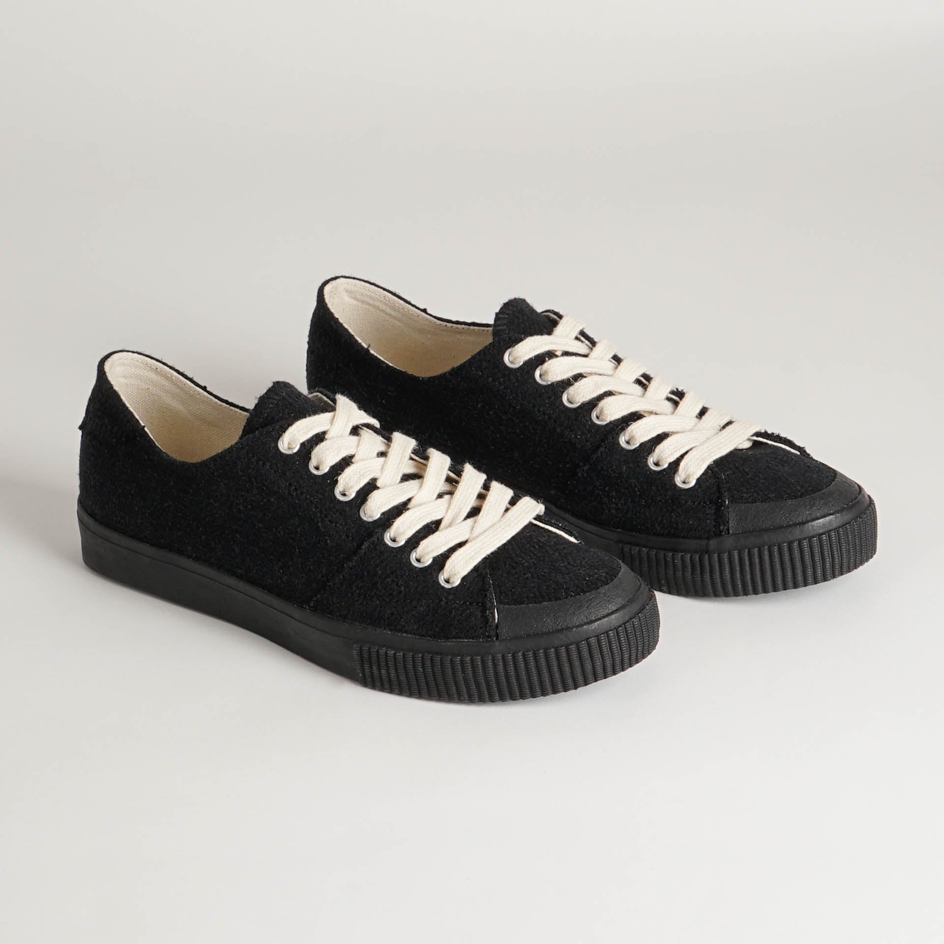 Lakat Lo-cut Sneakers - Black – TESOROS